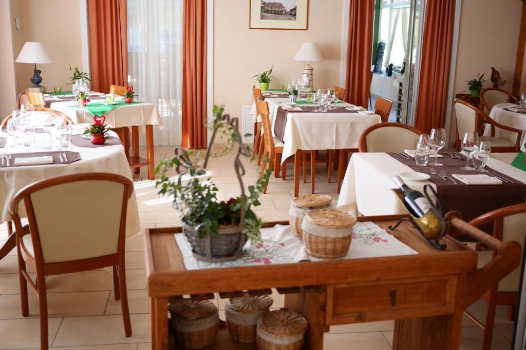 Auberge Aux Deux Sapins Montricher Exteriör bild